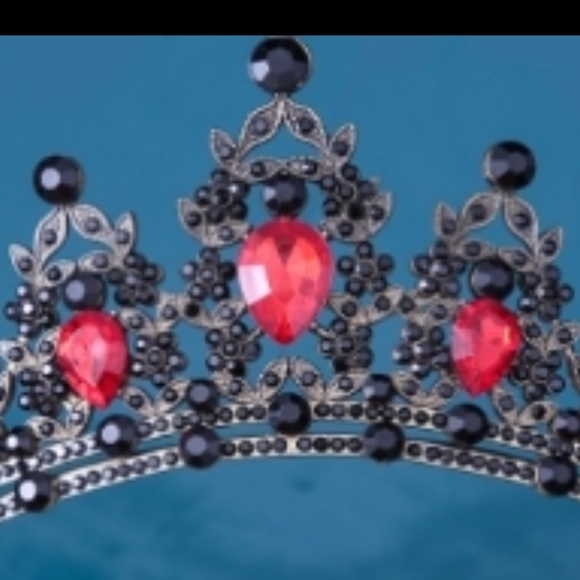 Gothic Wedding Crown Tiara - Picture 4 of 5